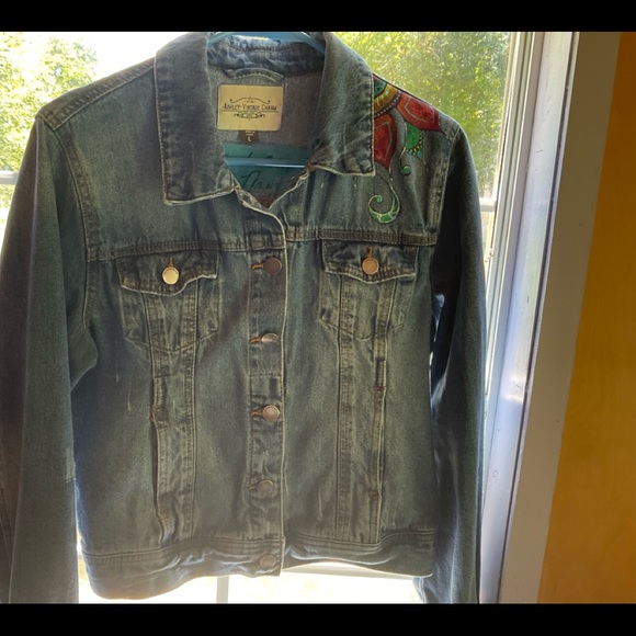 Striking HAND PAINTED mandala jean jacket. Ashley Vintage Charm. - Picture 2 of 11